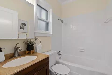 Bath - 601 E 43rd St, Austin, TX 78751 photo 1 of 3