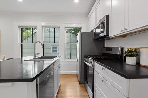 Kitchen - 601 E 43rd St, Austin, TX 78751 photo 5 of 6