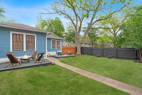 Exterior - 601 E 43rd St, Austin, TX 78751 photo 7 of 10