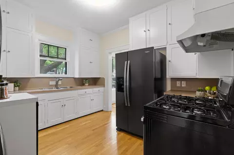 Kitchen - 601 E 43rd St, Austin, TX 78751 photo 2 of 6