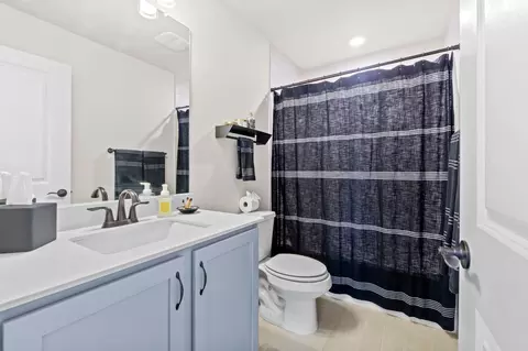 Bath - 2609 Antalya Loop, Leander, TX 78641 photo 4 of 4