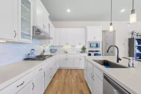 Kitchen - 2609 Antalya Loop, Leander, TX 78641 photo 5 of 6