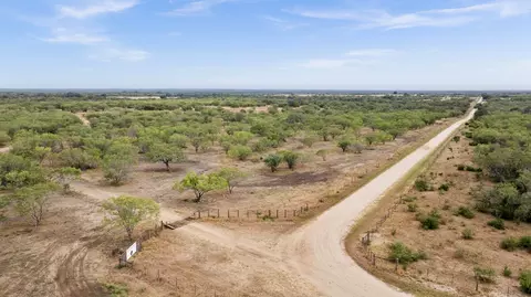 6 Cr 171, Nixon, TX 78140