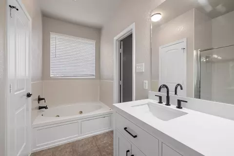 Bath - 403 Red Hawk Dr, Leander, TX 78641 photo 2 of 5