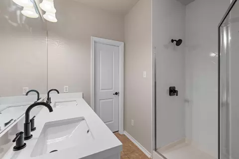 Bath - 403 Red Hawk Dr, Leander, TX 78641 photo 3 of 5
