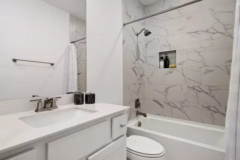 Bath - 1201 Highcrest, Georgetown, TX 78628 photo 3 of 3