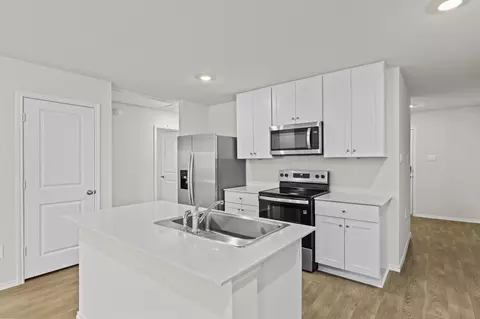 Kitchen - 307 Wild Goose Dr, Luling, TX 78648 photo 2 of 4