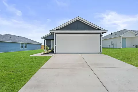 307 Wild Goose Dr, Luling, TX 78648