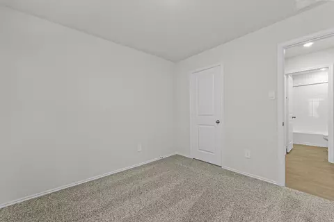 Bedroom - 307 Wild Goose Dr, Luling, TX 78648 photo 5 of 9