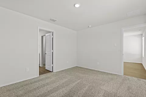 Bedroom - 307 Wild Goose Dr, Luling, TX 78648 photo 4 of 9