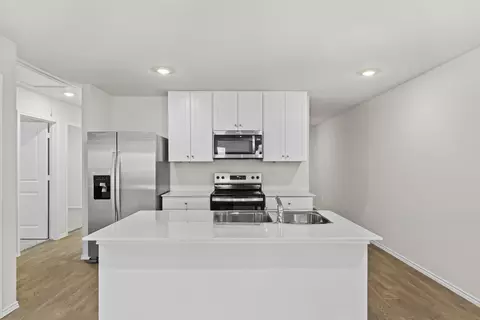 Kitchen - 307 Wild Goose Dr, Luling, TX 78648 photo 3 of 4