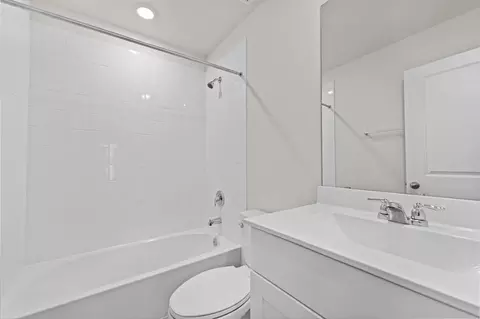 Bath - 307 Wild Goose Dr, Luling, TX 78648 photo 1 of 2