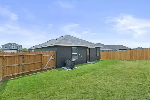 Exterior - 307 Wild Goose Dr, Luling, TX 78648 photo 2 of 3