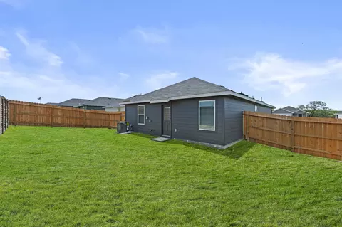 Exterior - 307 Wild Goose Dr, Luling, TX 78648 photo 3 of 3