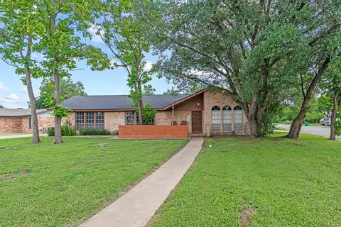 2400 Grace St, Taylor, TX 76574