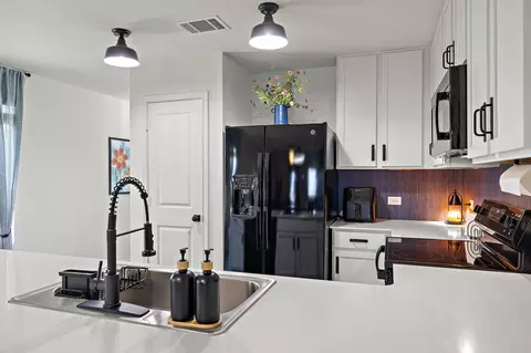 Kitchen - 129 Jack Browning Dr, Jarrell, TX 76537 photo 5 of 8