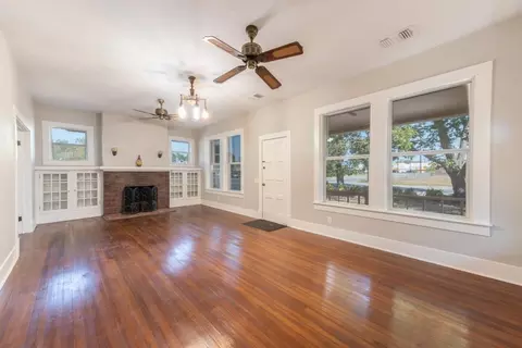 Living - 802 E Crockett St, Luling, TX 78648 photo 1 of 4