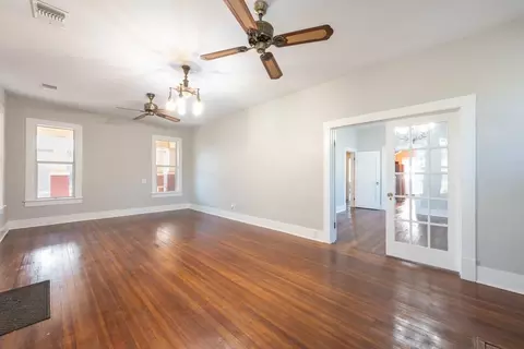 Living - 802 E Crockett St, Luling, TX 78648 photo 3 of 4