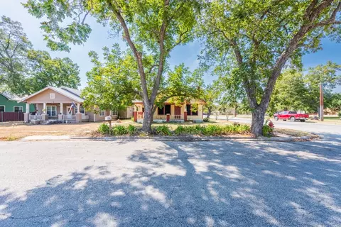 Other - 802 E Crockett St, Luling, TX 78648 photo 8 of 10