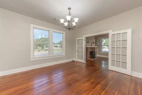 Living - 802 E Crockett St, Luling, TX 78648 photo 4 of 4