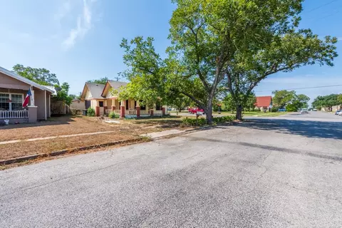 Other - 802 E Crockett St, Luling, TX 78648 photo 9 of 10