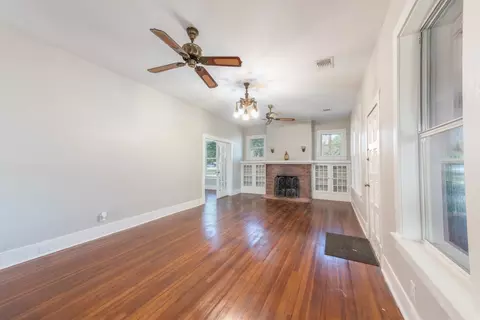 Living - 802 E Crockett St, Luling, TX 78648 photo 2 of 4