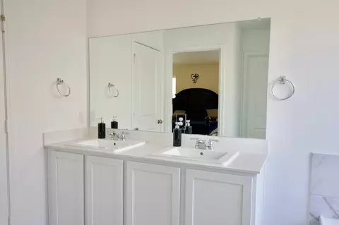 Bath - 2545 Four Waters Loop, Georgetown, TX 78628 photo 3 of 3