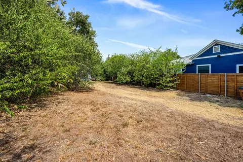 Exterior - 1906 E 2nd St, Austin, TX 78702 photo 5 of 10