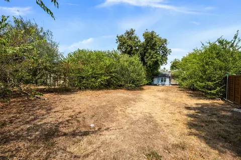Exterior - 1906 E 2nd St, Austin, TX 78702 photo 4 of 10