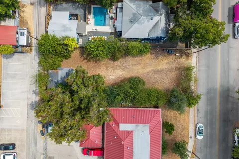 View/Area - 1906 E 2nd St, Austin, TX 78702 photo 4 of 24