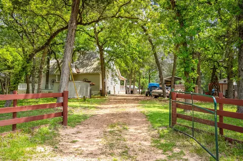 1055 Beech Crest Dr, New Ulm, TX 78950