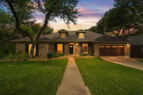 305 Riverview Dr, Georgetown, TX 78628
