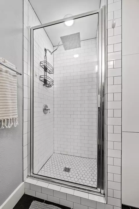 Bath - 2120 Leander St, Georgetown, TX 78626 photo 2 of 2