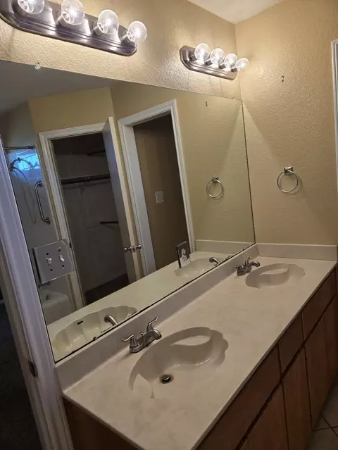 Bath - 2607 Cherrylawn Dr, Taylor, TX 76574 photo 1 of 2