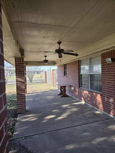 Exterior - 2607 Cherrylawn Dr, Taylor, TX 76574 photo 4 of 8