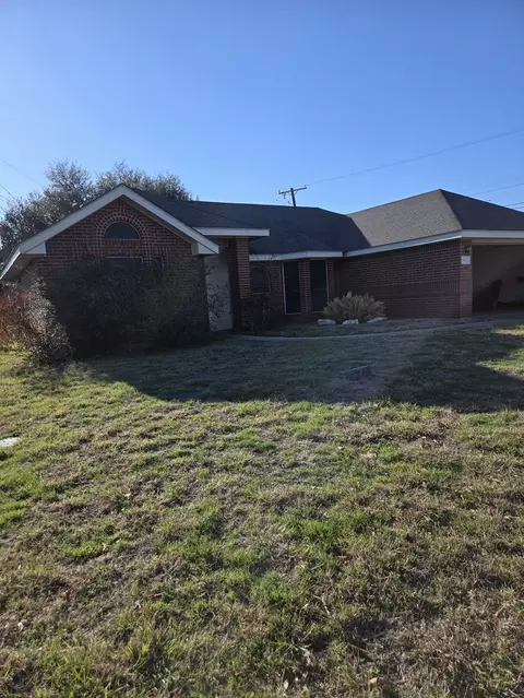 Exterior - 2607 Cherrylawn Dr, Taylor, TX 76574 photo 3 of 8