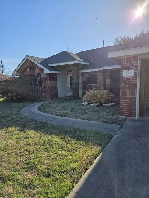 Exterior - 2607 Cherrylawn Dr, Taylor, TX 76574 photo 2 of 8