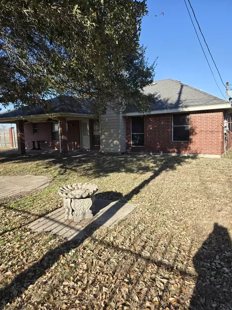 Exterior - 2607 Cherrylawn Dr, Taylor, TX 76574 photo 6 of 8