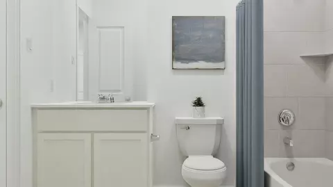 Bath - 175 Seabreeze St, Kyle, TX 78640 photo 2 of 4