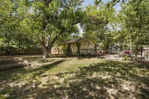 Exterior - 807 E 49th St, Austin, TX 78751 photo 7 of 9