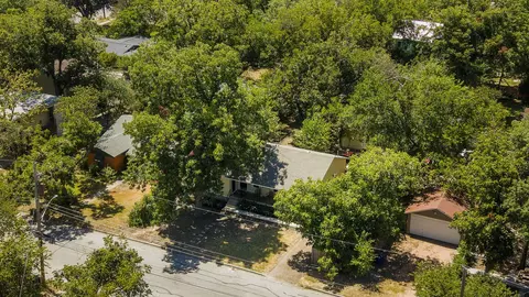 View/Area - 807 E 49th St, Austin, TX 78751 photo 2 of 2