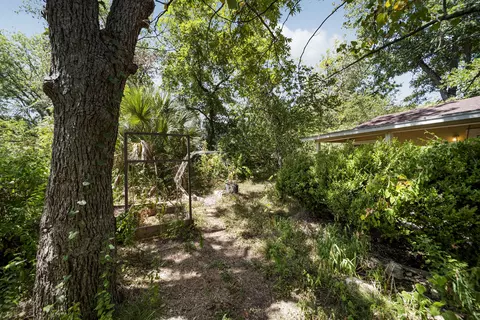 Exterior - 807 E 49th St, Austin, TX 78751 photo 8 of 9