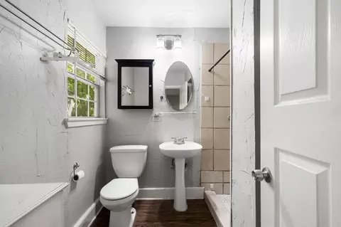 Bath - 807 E 49th St, Austin, TX 78751 photo 3 of 3
