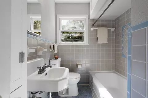 Bath - 807 E 49th St, Austin, TX 78751 photo 2 of 3