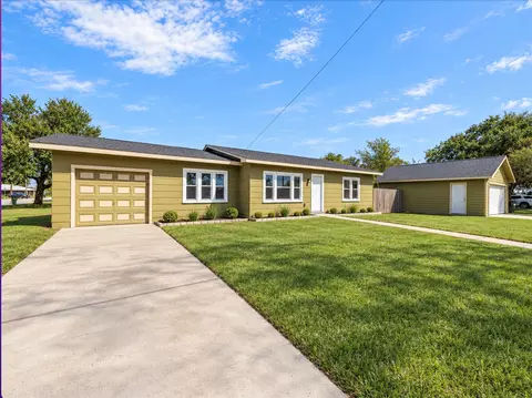 1023 E Houston St, Giddings, TX 78942