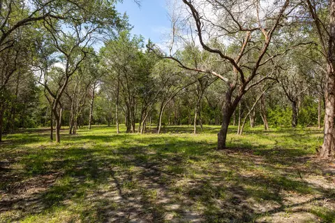 1910 Baca Loop, Flatonia, TX 78941
