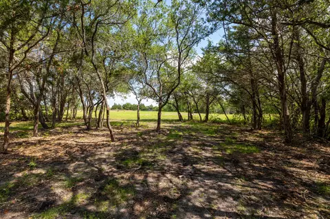 1910 Baca Loop, Flatonia, TX 78941 photo 3