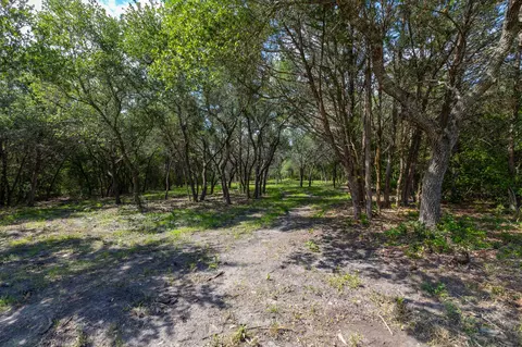 1910 Baca Loop, Flatonia, TX 78941 photo 4