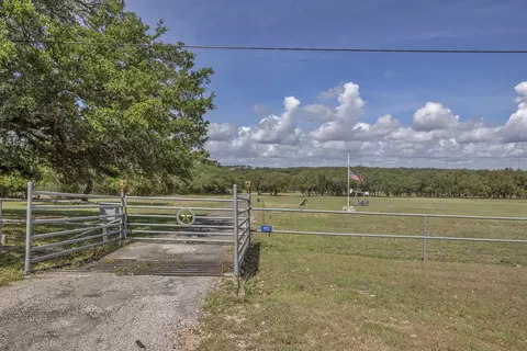 1912 S Us Highway 281 Hwy, Johnson City, TX 78636