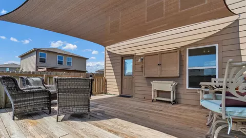 Exterior - 100 Wincliff Cv #13D, Jarrell, TX 76537 photo 4 of 6